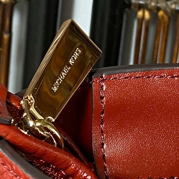 Michael Kors Bag, NEW, gorgeous soft leather bag, Michael Kors roomy & spacious - Picture 8 of 16